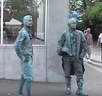 Living Statues Break The Rules